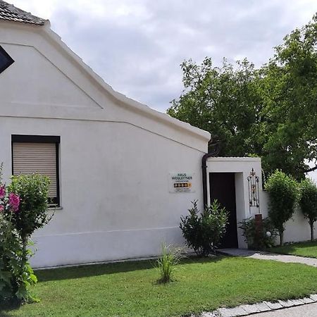 Haus Wegleitner Lägenhet Apetlon Exteriör bild